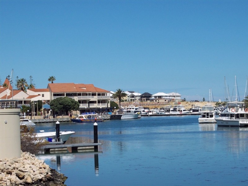 33 Toulon Cir, Mindarie WA 6030