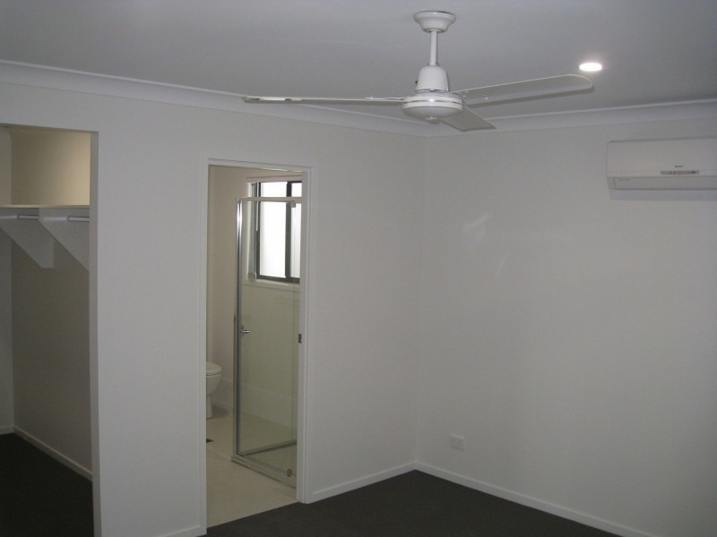 23 Landing Cct, Springfield Lakes QLD 4300