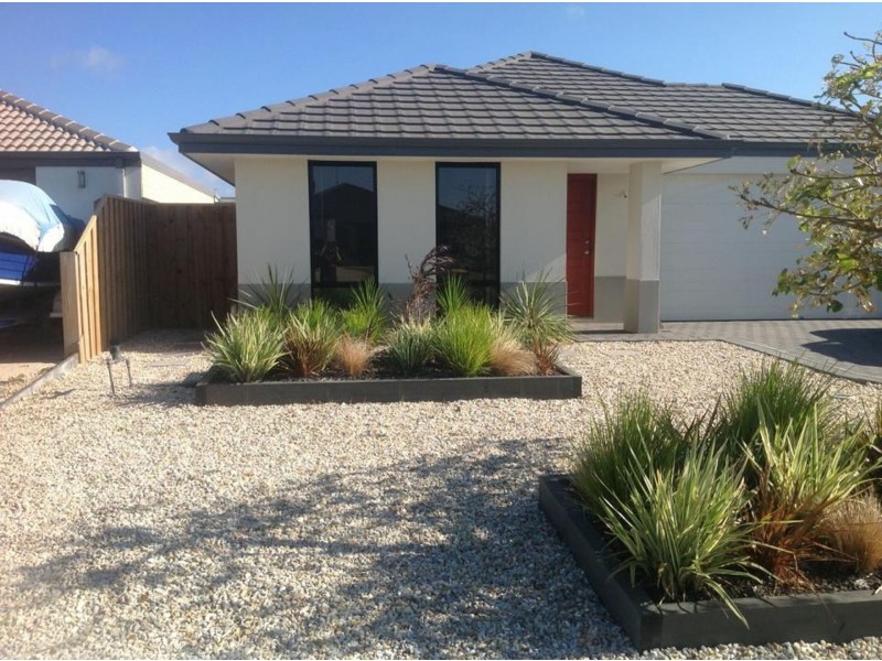 284 Peelwood Pde, Halls Head WA 6210