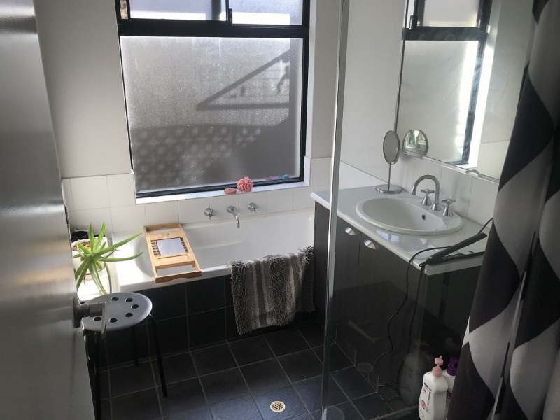 284 Peelwood Pde, Halls Head WA 6210