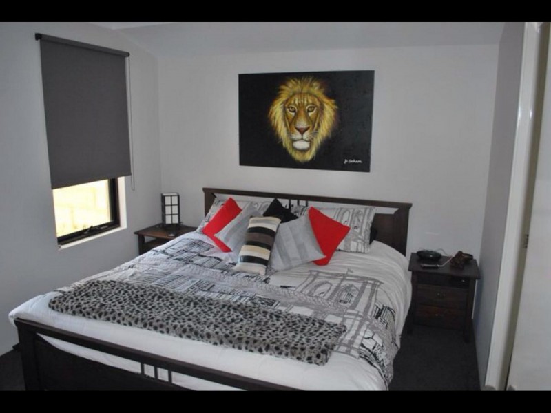 284 Peelwood Pde, Halls Head WA 6210