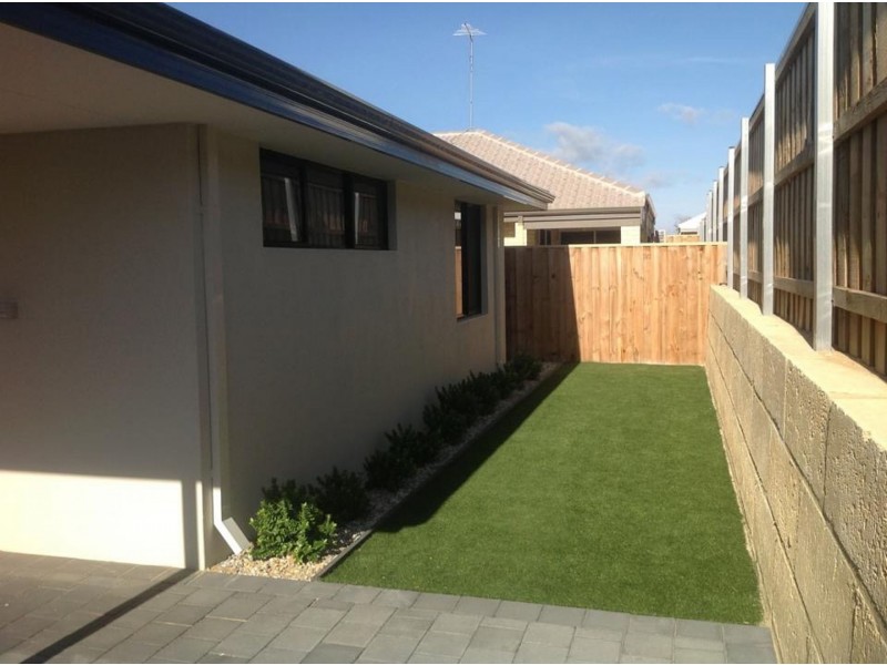 284 Peelwood Pde, Halls Head WA 6210