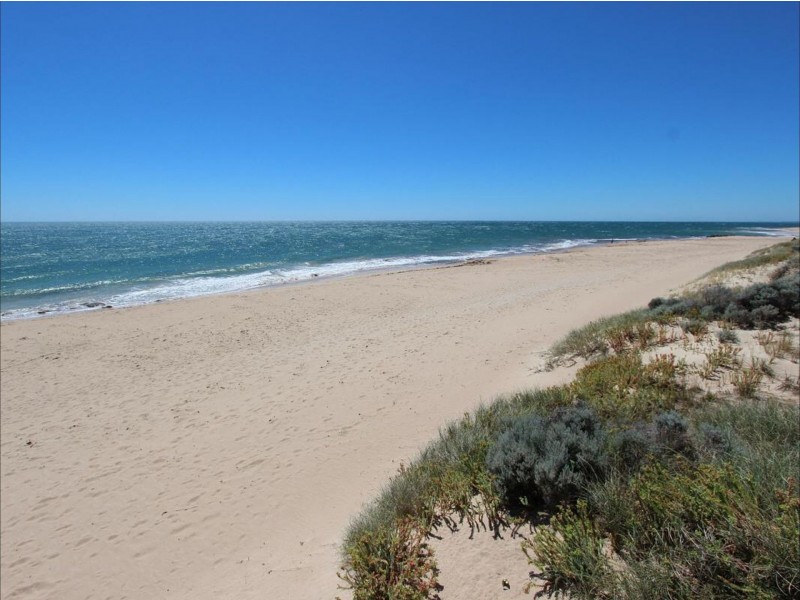 284 Peelwood Pde, Halls Head WA 6210