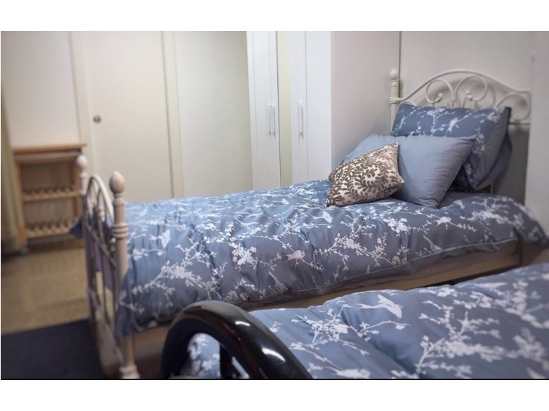 8 Rochdale Dr, Burwood East VIC 3151