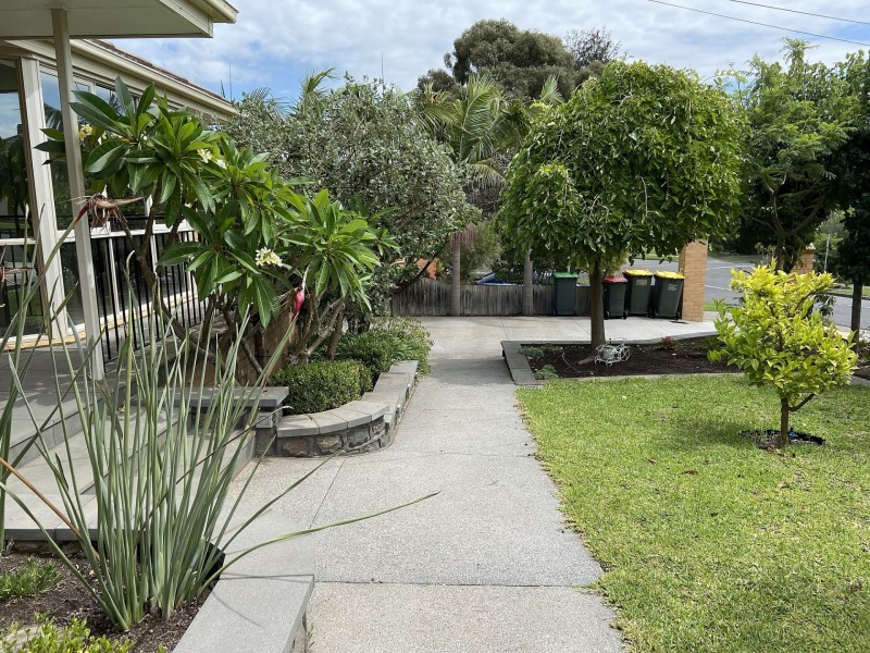 8 Rochdale Dr, Burwood East VIC 3151