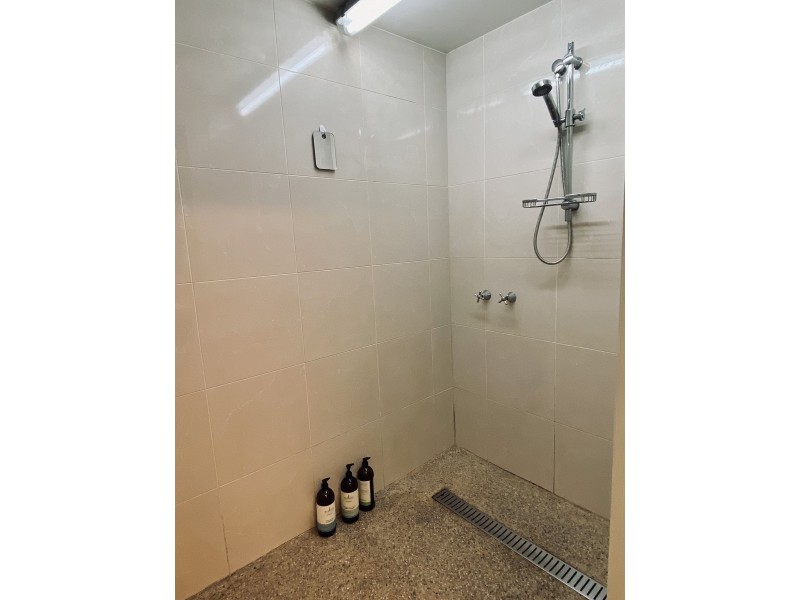 8 Rochdale Dr, Burwood East VIC 3151