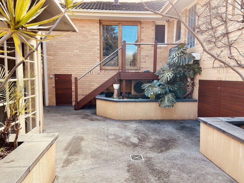 8 Rochdale Dr, Burwood East VIC 3151