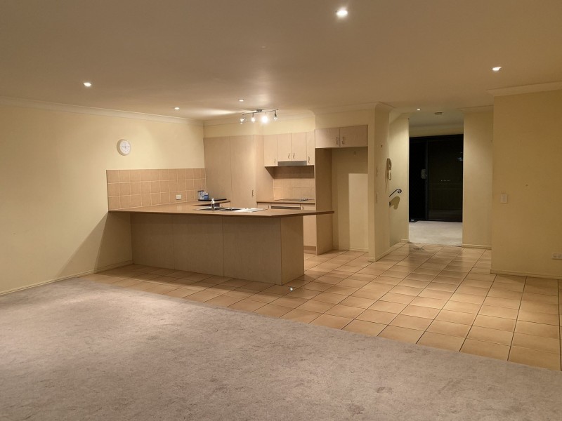 13/23 Peppertree Cct, Robina QLD 4226