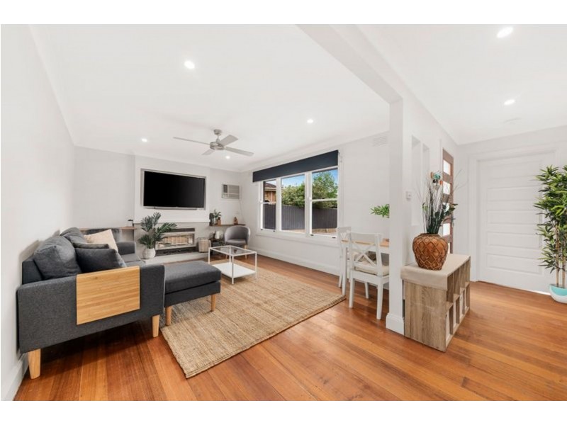 8 Leyland Rd, Ferntree Gully VIC 3156