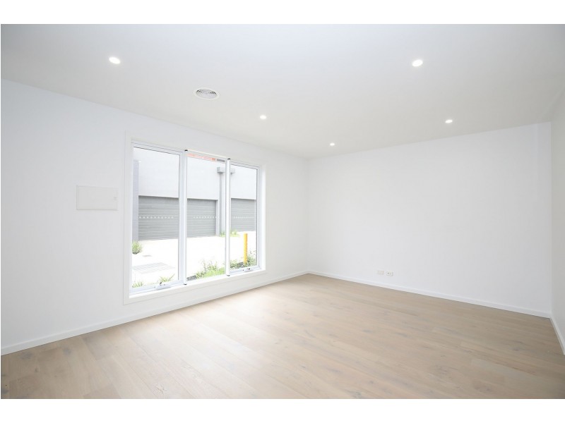 4/1-3 Hilltop Cres, Burwood East VIC 3151