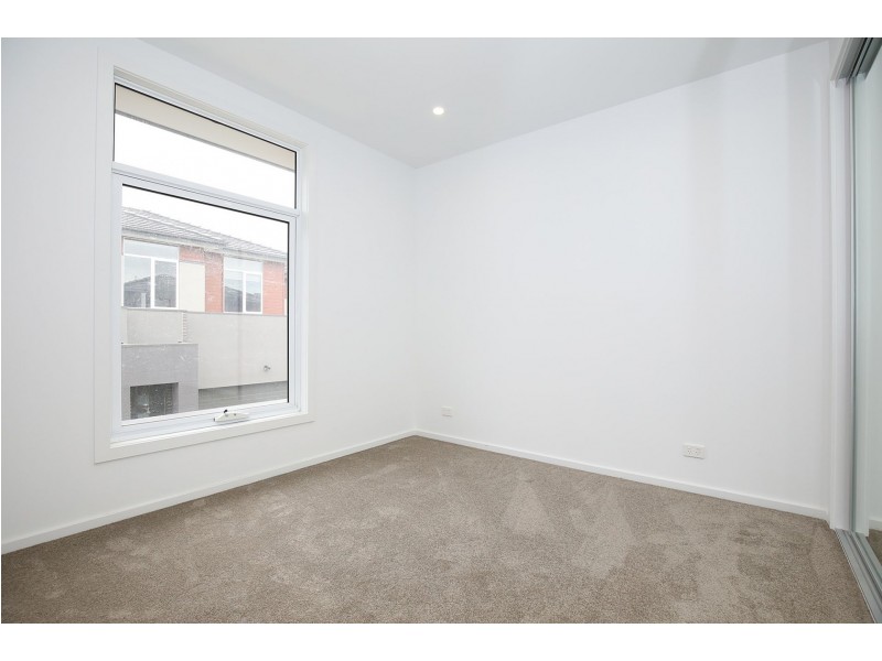 4/1-3 Hilltop Cres, Burwood East VIC 3151