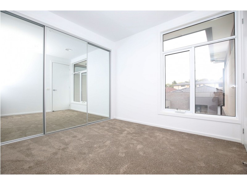 4/1-3 Hilltop Cres, Burwood East VIC 3151