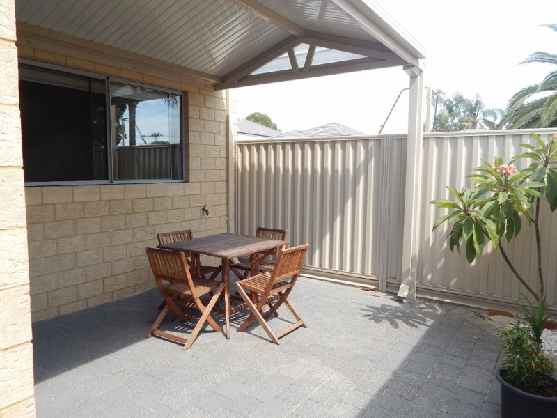 10C Lilacdale Rd, Innaloo WA 6018