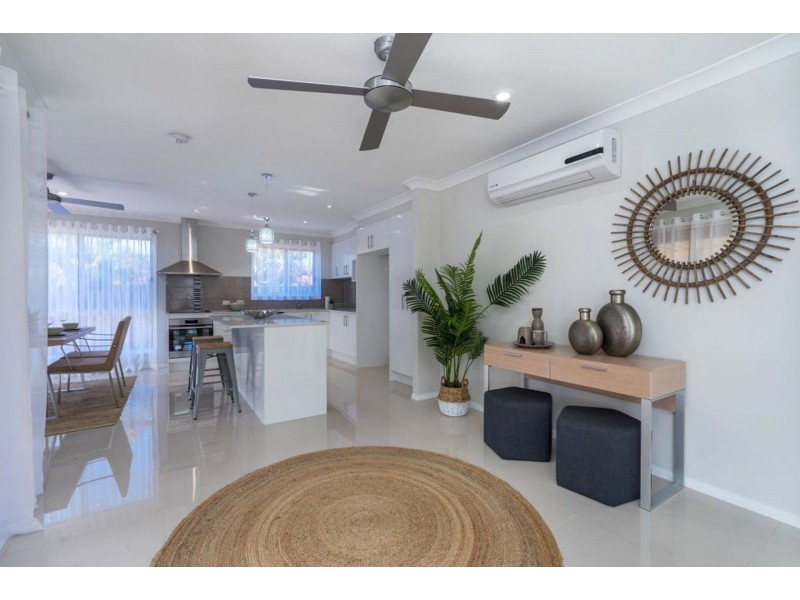 18 Concord Cct, Robina QLD 4226