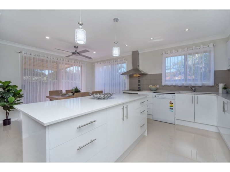 18 Concord Cct, Robina QLD 4226