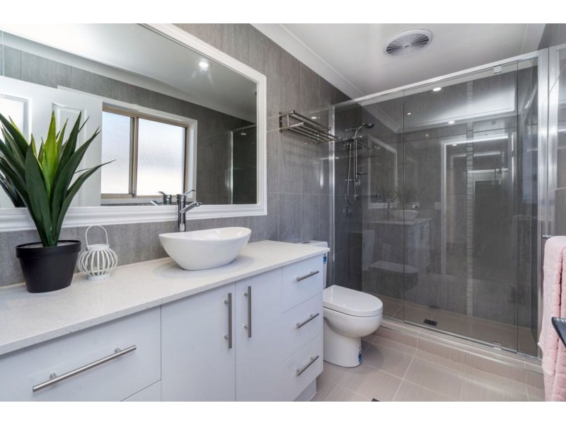 18 Concord Cct, Robina QLD 4226