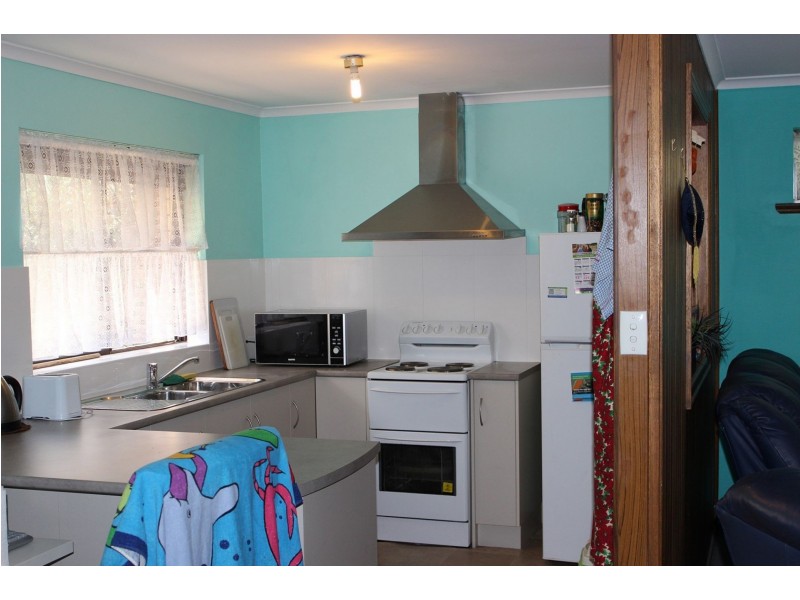 7 Zeevalk Ave, Hallett Cove SA 5158