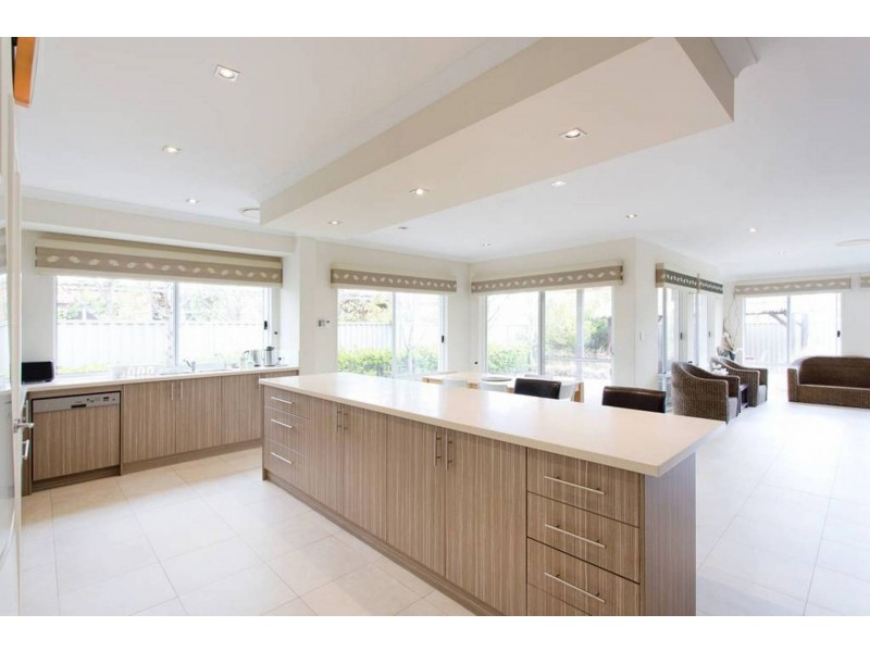 6 Isla Pl, Piara Waters WA 6112