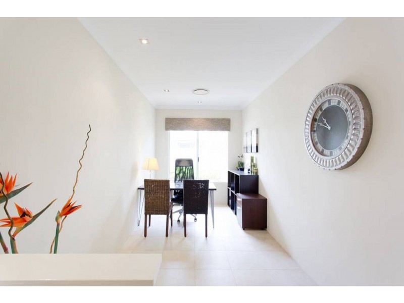 6 Isla Pl, Piara Waters WA 6112