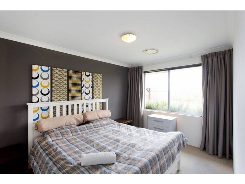 6 Isla Pl, Piara Waters WA 6112