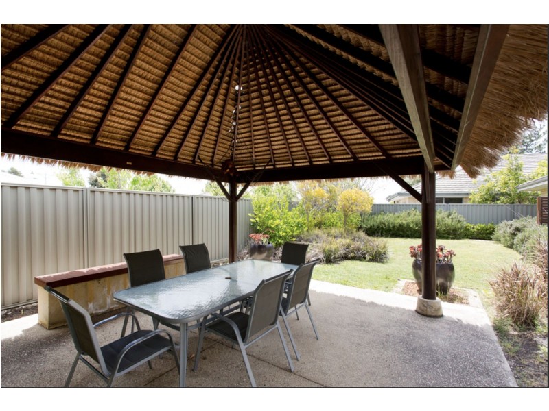 6 Isla Pl, Piara Waters WA 6112