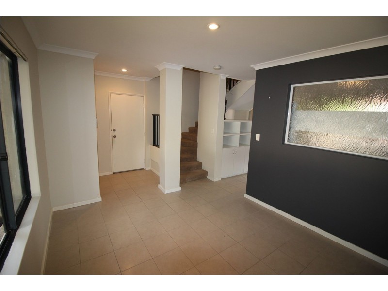 2/105 Gladstone Rd, Rivervale WA 6103