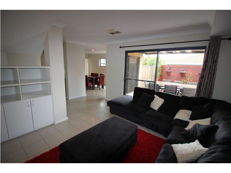 2/105 Gladstone Rd, Rivervale WA 6103