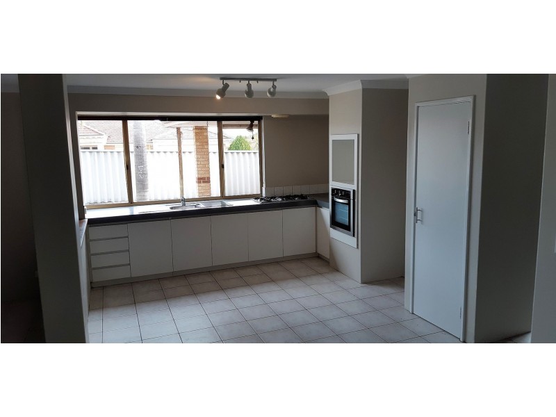 2 Minto Ct, Success WA 6164