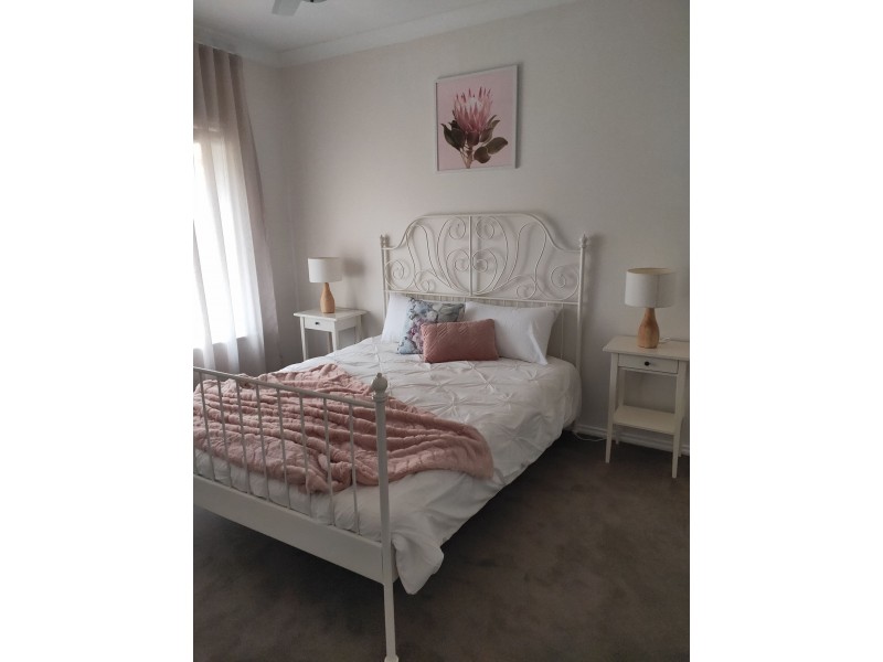 33 Stoke Heath Way, Caroline Springs VIC 3023