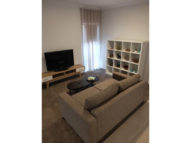 33 Stoke Heath Way, Caroline Springs VIC 3023