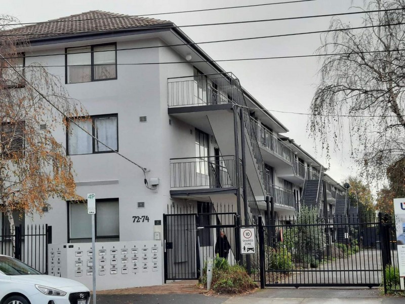 2/72-74 Carlisle St, St Kilda VIC 3182