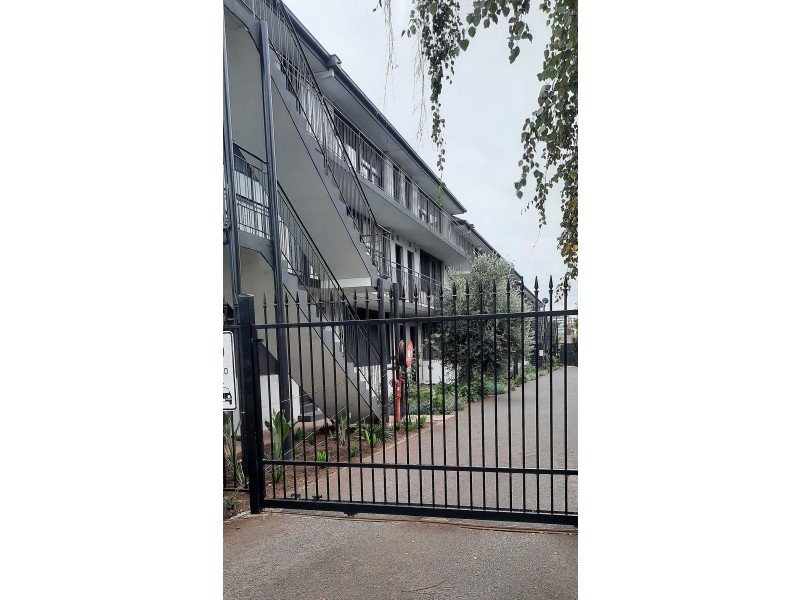 2/72-74 Carlisle St, St Kilda VIC 3182