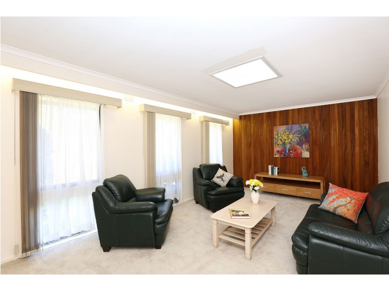 15 Kawana Cres, Glen Waverley VIC 3150