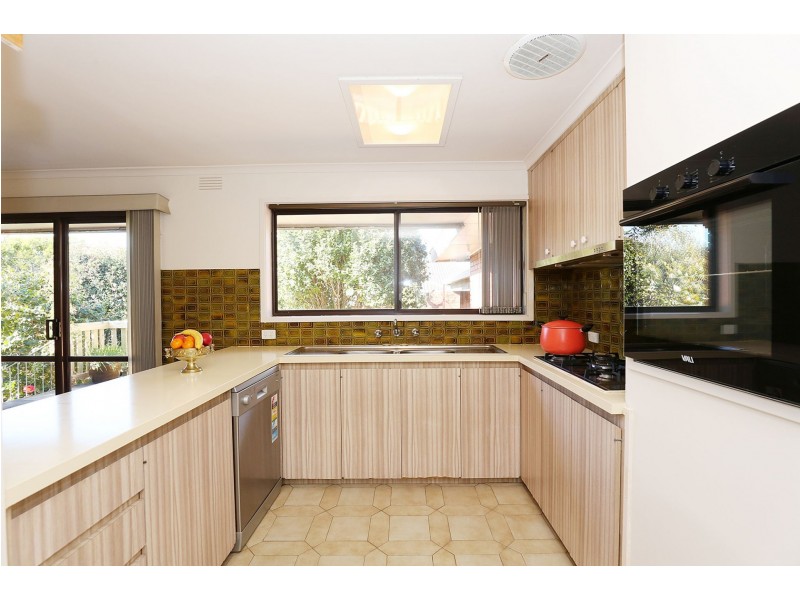 15 Kawana Cres, Glen Waverley VIC 3150