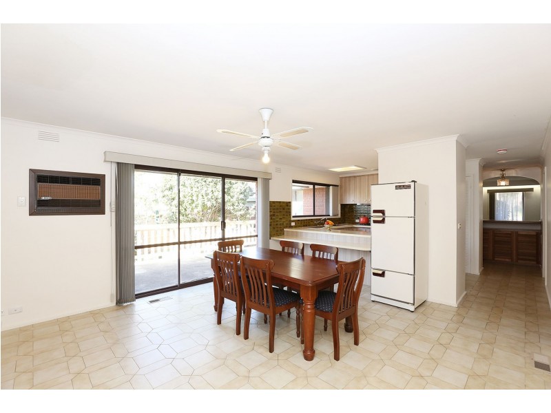 15 Kawana Cres, Glen Waverley VIC 3150