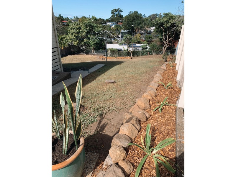 11 Rutherford St, Stafford Heights QLD 4053