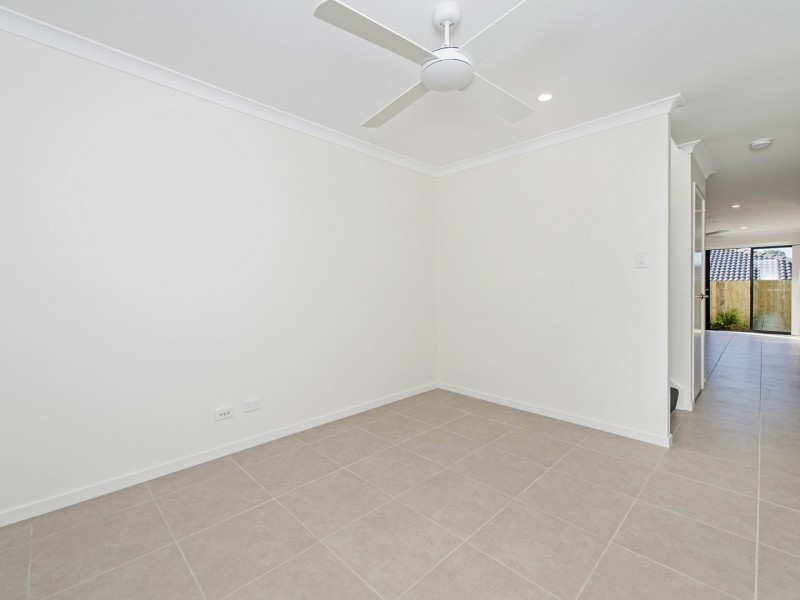 1/4 Angela Way, Pimpama QLD 4209