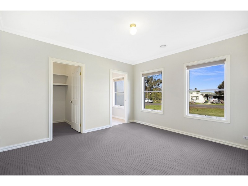 16 Sutton St, Riddells Creek VIC 3431