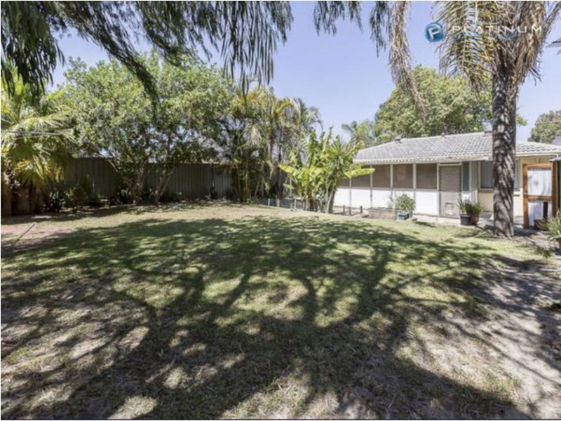 36 Thompson Dr, Wanneroo WA 6065