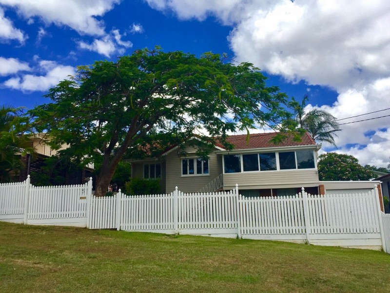 5 Aintree St, Holland Park West QLD 4121