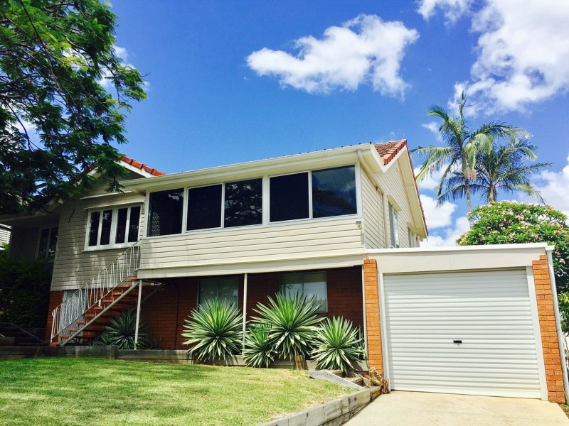 5 Aintree St, Holland Park West QLD 4121