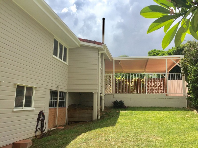 5 Aintree St, Holland Park West QLD 4121