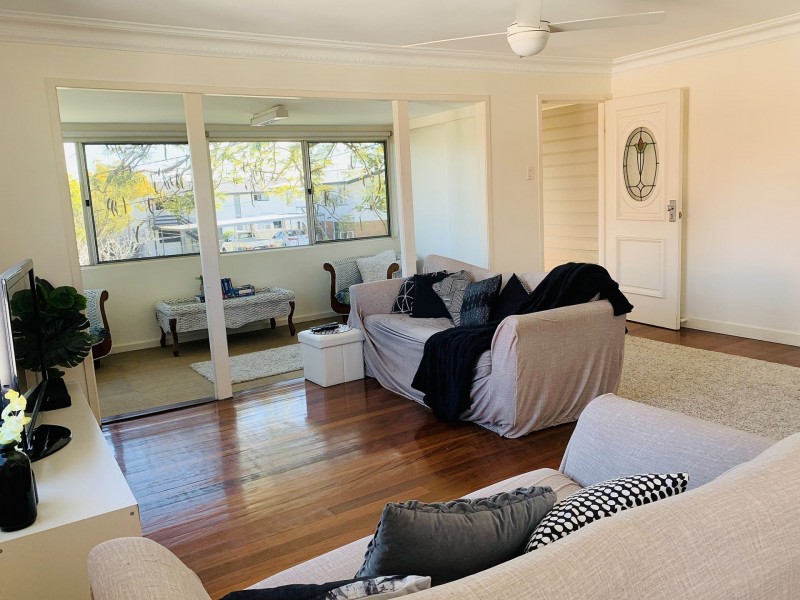 5 Aintree St, Holland Park West QLD 4121