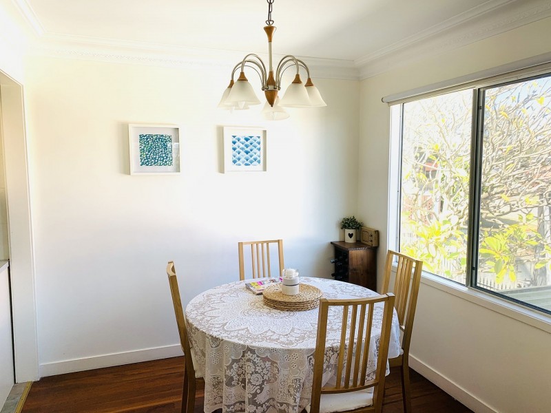 5 Aintree St, Holland Park West QLD 4121