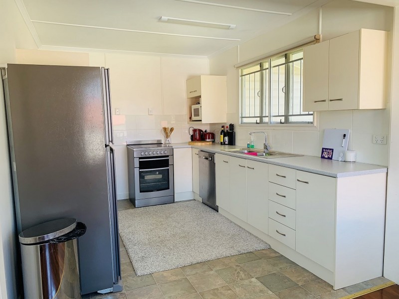 5 Aintree St, Holland Park West QLD 4121