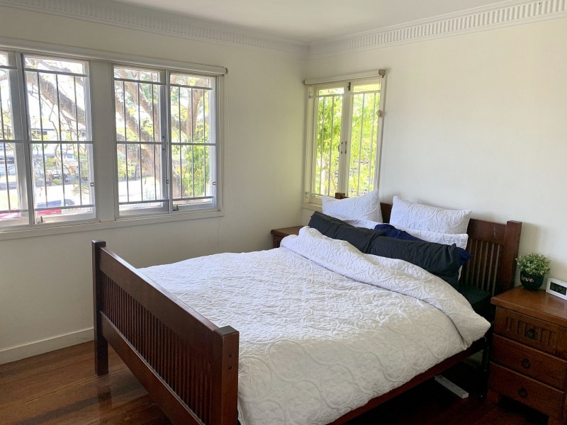 5 Aintree St, Holland Park West QLD 4121