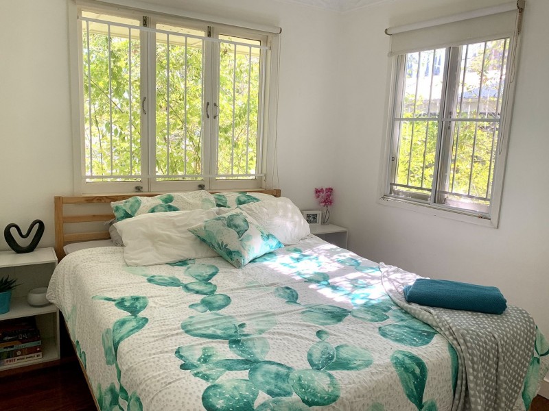 5 Aintree St, Holland Park West QLD 4121