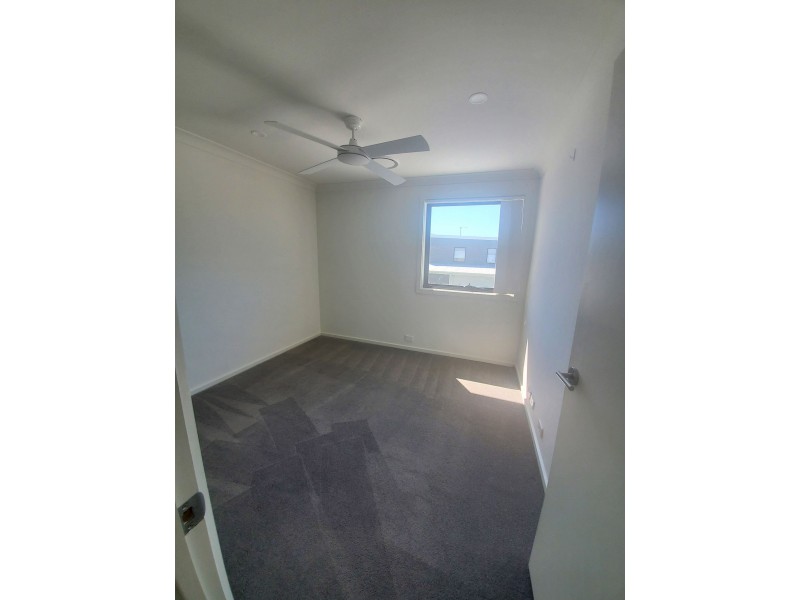 60 Greenbank Dr, Blacktown NSW 2148