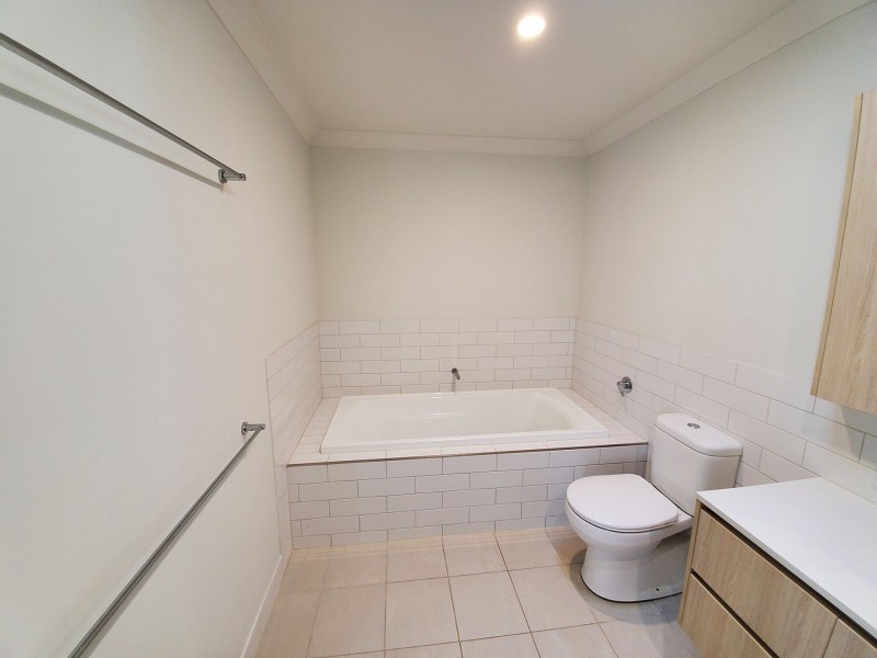 60 Greenbank Dr, Blacktown NSW 2148