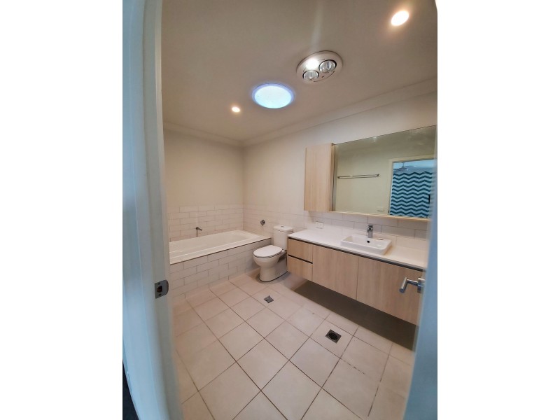 60 Greenbank Dr, Blacktown NSW 2148